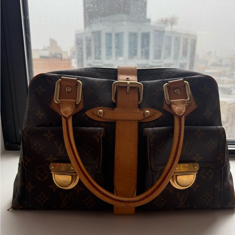 Louis Vuitton Manhattan Brown Monogram Handbag with Tan Accents Buckle Closure